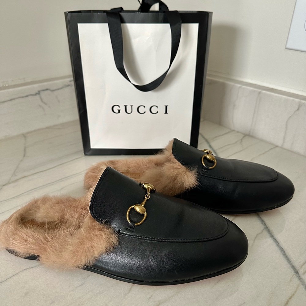 Gucci Black Leather Fur Mules with classic gold horsebit! Rocking PROM shoes!